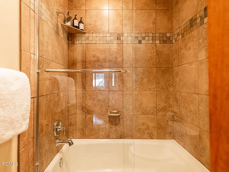1525 Lakeside Cir — Photo 31