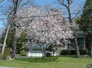 12 Fairway Ln, Rexford, NY 12148