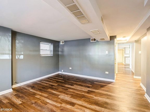 3rd image of 4933 N Mozart St #G