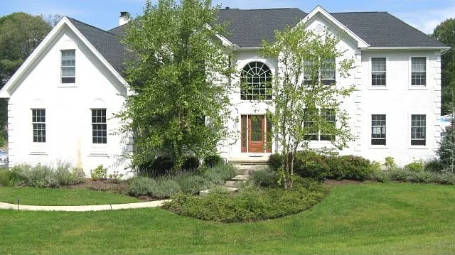 2 Greenbriar Ct photo 1