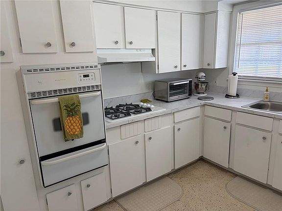 4th image of 3208 Clifford Dr