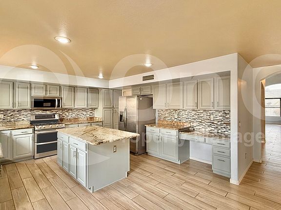 3rd image of 3130 W Knudsen Dr