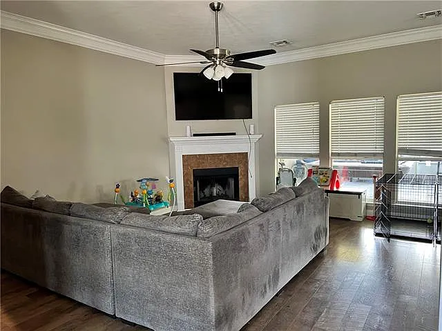 3 bed, 2.0 bath, 1890 sqft, $2,200 — Photo 4