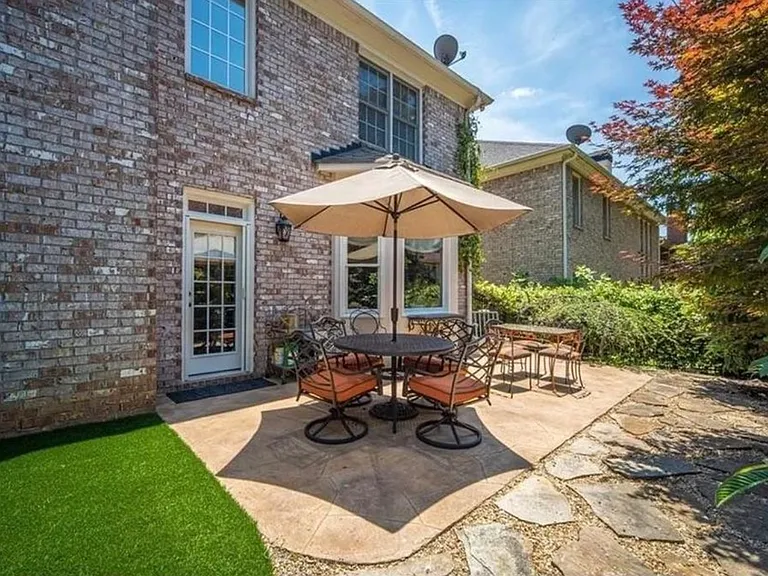 415 Wembley Cir — Photo 21