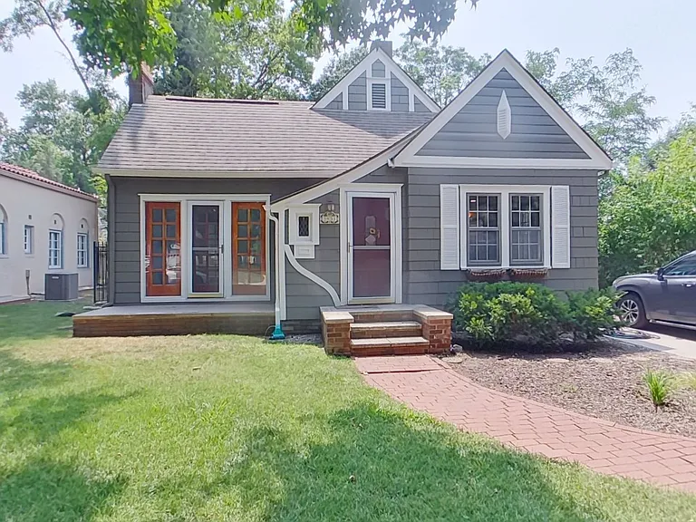 3431 E Pine St — Photo 1