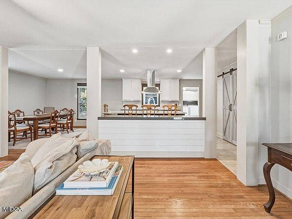 4th image of 5133 Oak Tree Dr