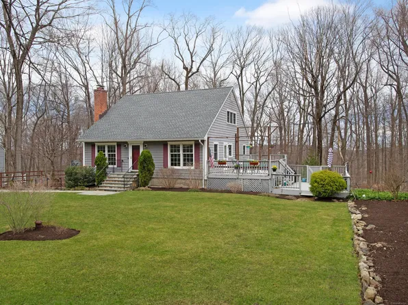 42 Caudatowa Drive, Ridgefield, CT 06877