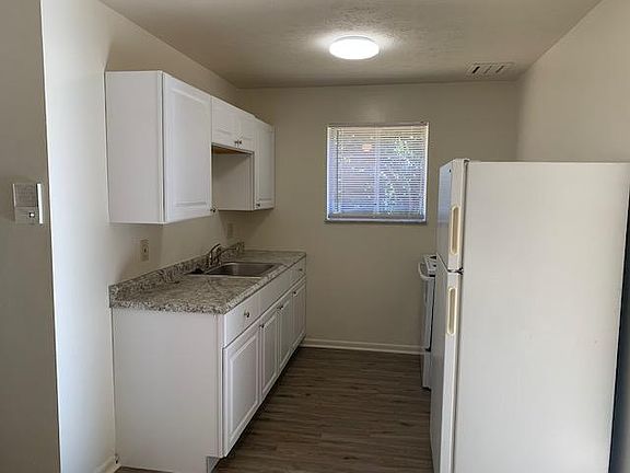 3rd image of 4438 Hamilton Ave #1