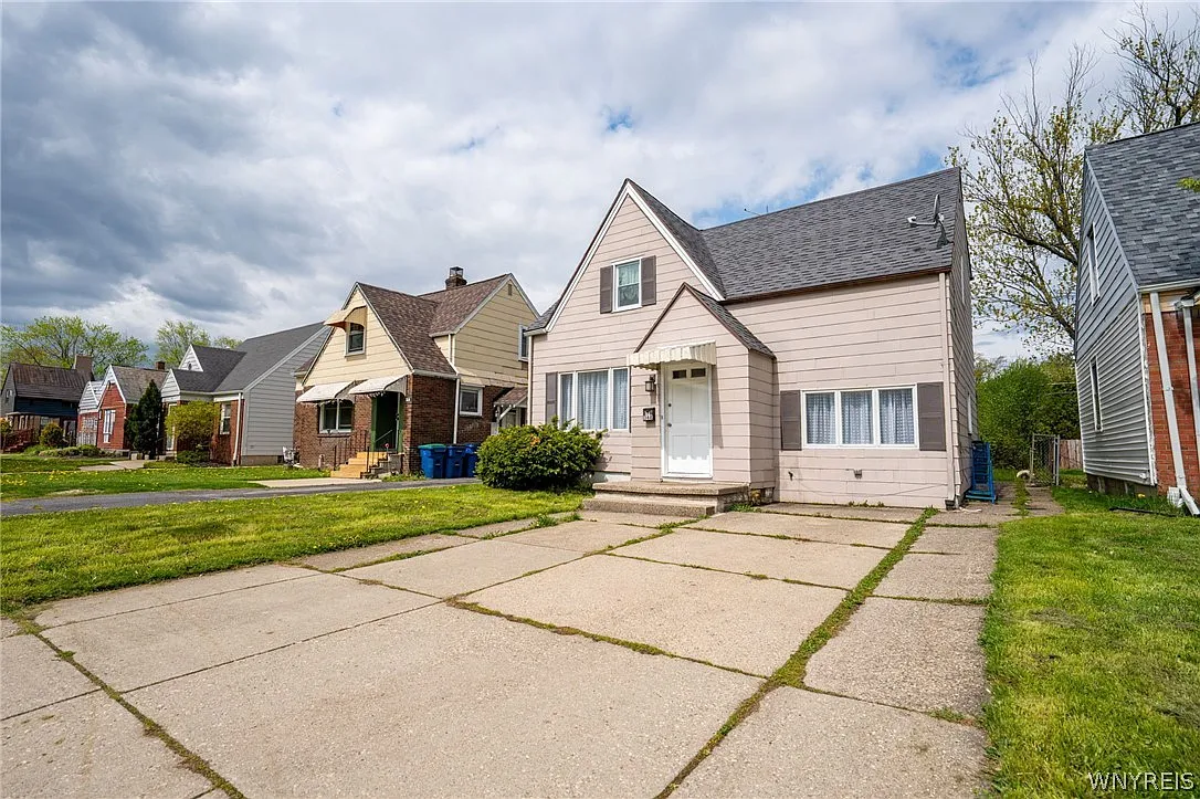 4 bed, 2.0 bath, 1292 sqft, $2,200 — Photo 3