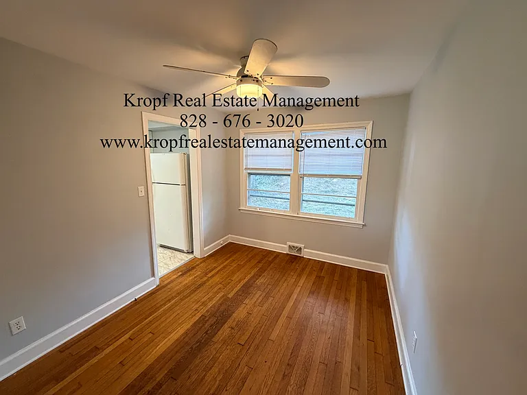 16 Larchmont Rd — Photo 5