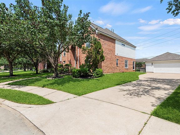 3rd image of 2923 Zachary Bend Ln