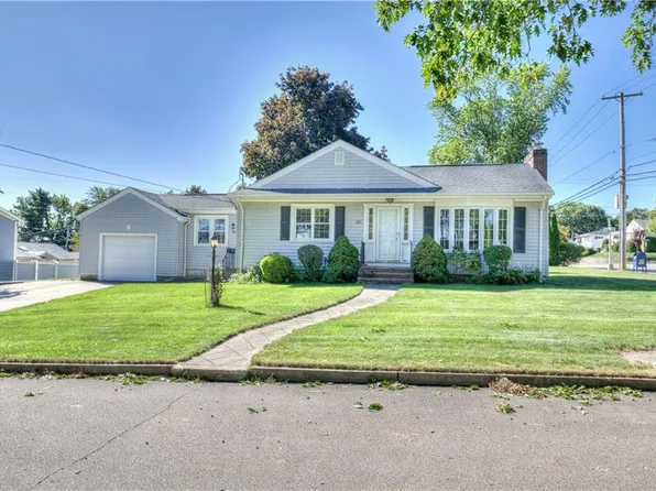 40 Brimfield Rd, Cranston, RI 02920