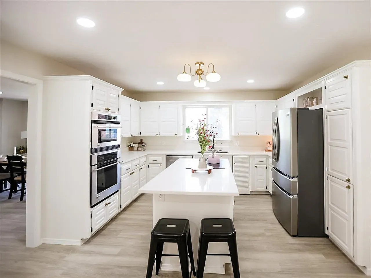 6 bed, 3652 sqft, $3,000 — Photo 4