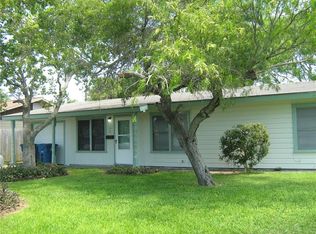 111 Maple Dr, Portland, TX 78374