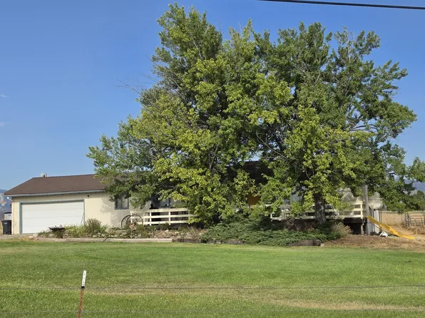521 Holcomb Rd, Montague, CA 96064