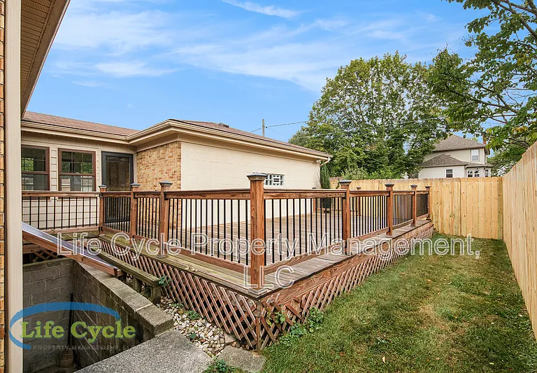 1055 Lake Michigan Dr NW — Photo 15