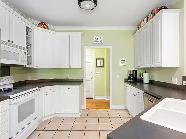 2828 Waterpointe Cir — Photo 17