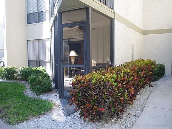 3rd image of 6157 Midnight Pass Rd APT A51