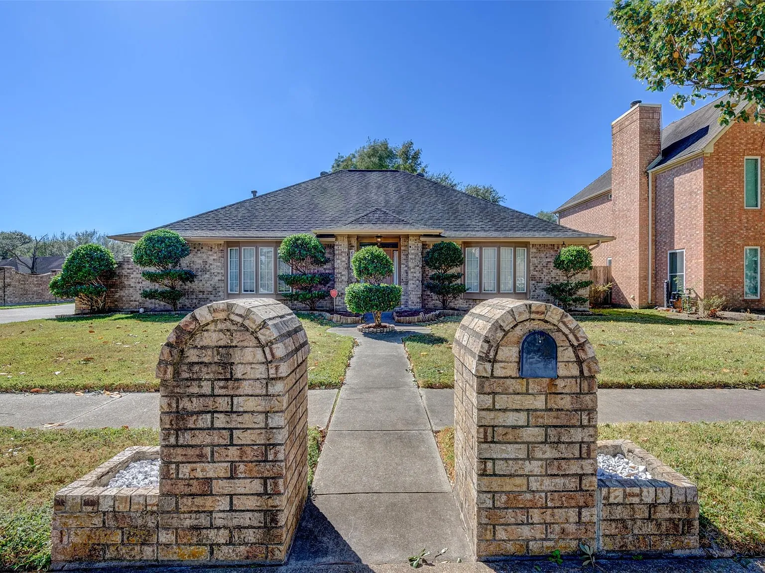 3 bed, 2.0 bath, 2245 sqft, $2,750 — Photo 2
