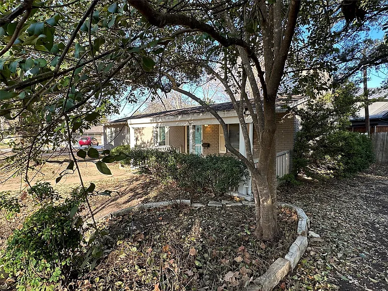 4905 Placid Pl — Photo 1
