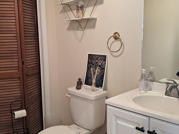First level 1/2 bath