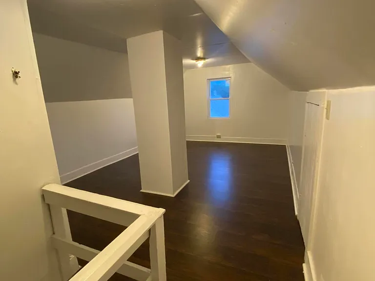 2122 Belmont Ter — Photo 9