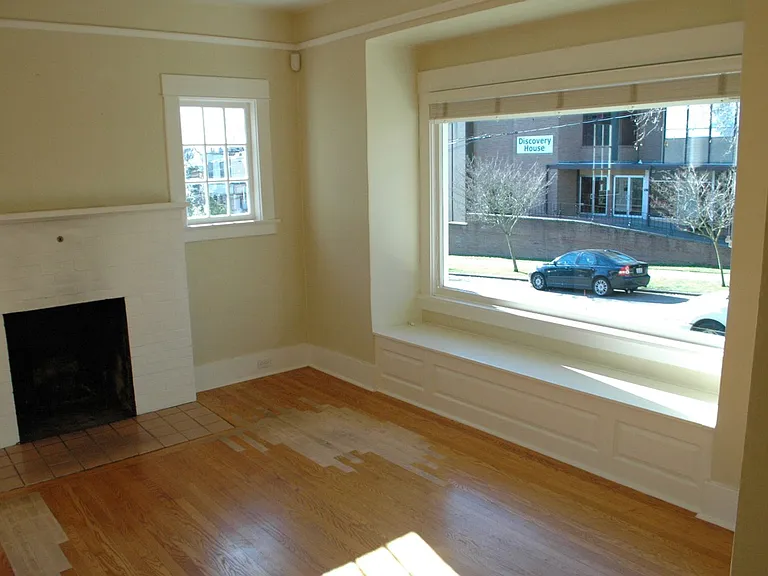 4412 2nd Ave NE — Photo 2
