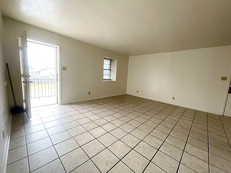 1229 Wilson St #2 — Photo 3