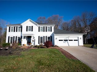 32561 N Burr Oak Dr, Solon, OH 44139