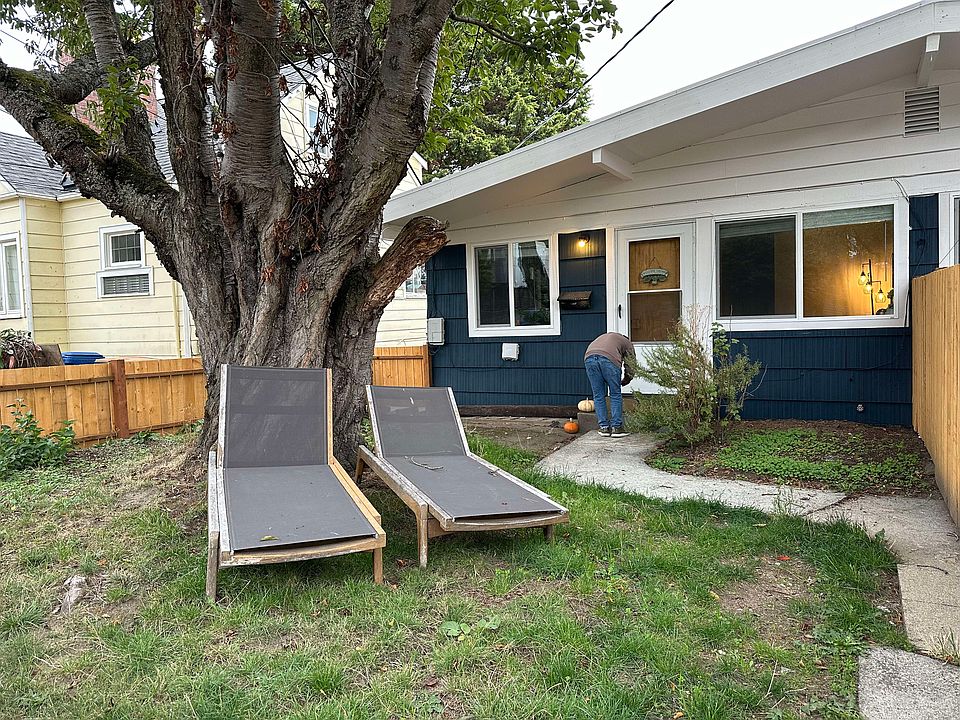 Front side, private yard