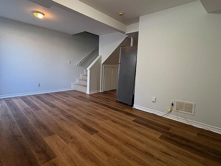 70 Eileen Ave #LOWER — Photo 6