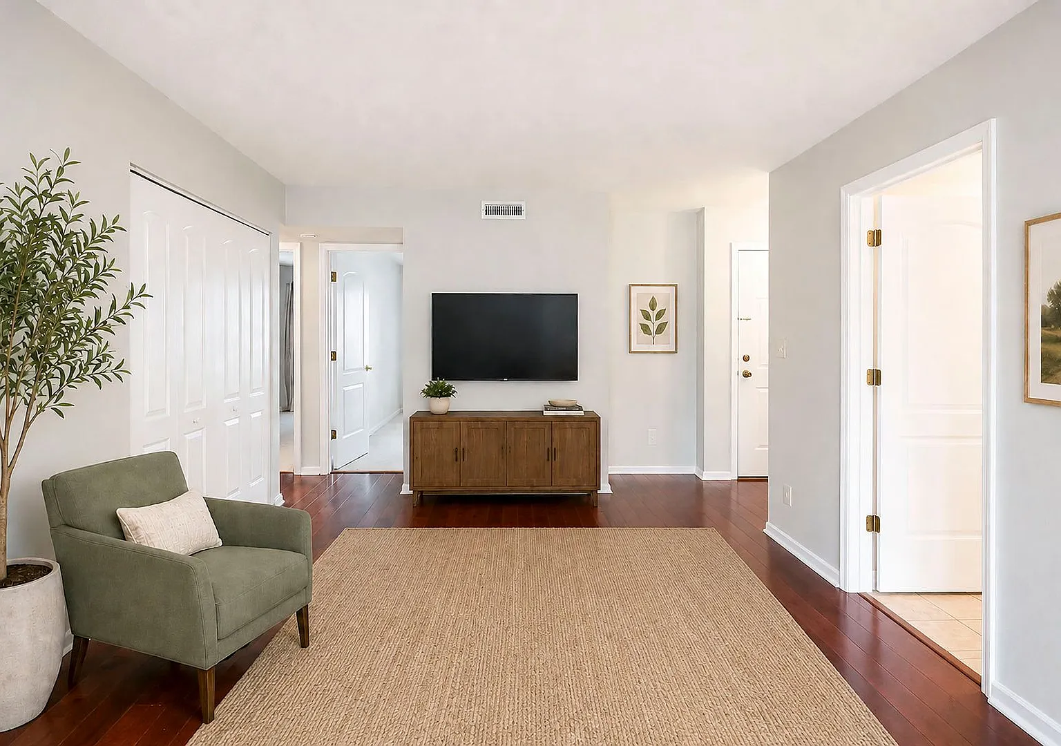 Villas at Southern Ridge 2BR Apartment with Community Amenities — Photo 1