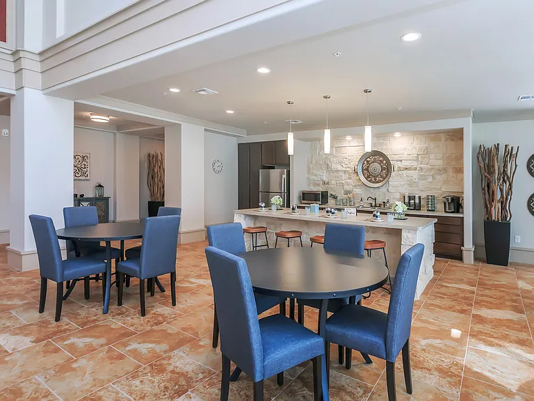 Midway Villas Apartments — Photo 18