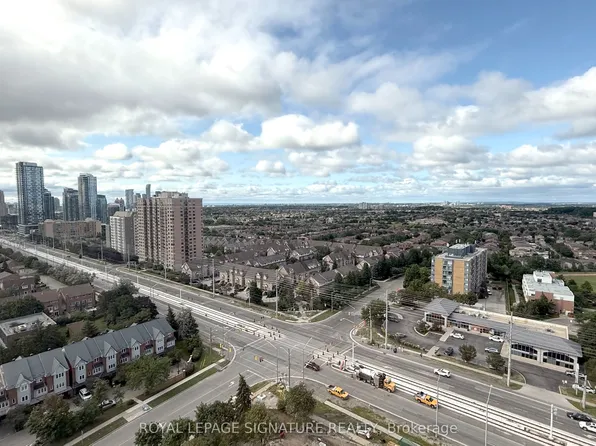 35 Trailwood Dr #2117, Mississauga, ON L4Z 3L6