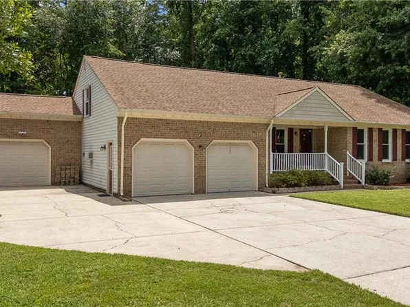 1949 Mill Pond Dr, Chesapeake, VA 23320