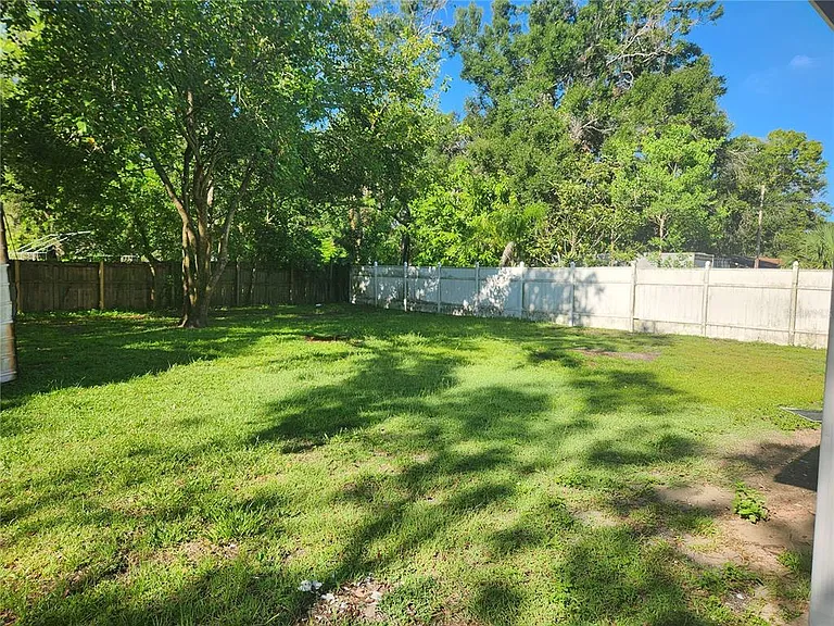 1040 Ruby St — Photo 9