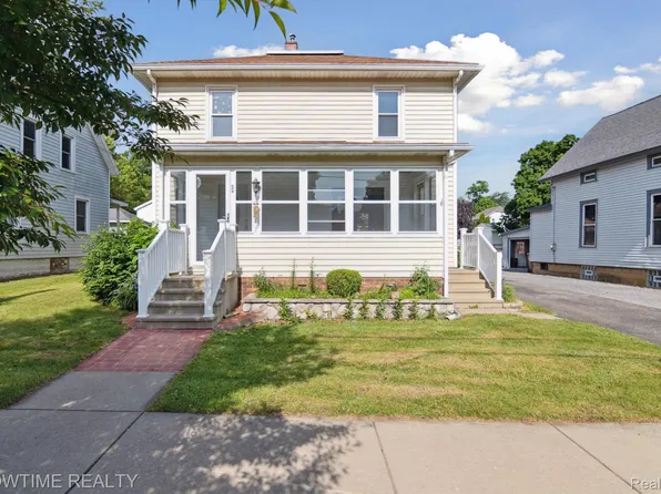 34 Charles St, Hillsdale, MI 49242