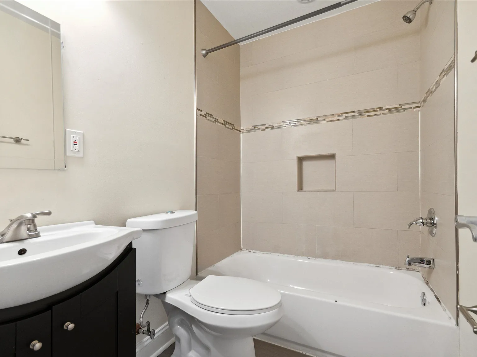 1424 Willington St Unit B — Photo 2