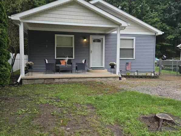9407 Lakepointe Blvd, Clay, MI 48001