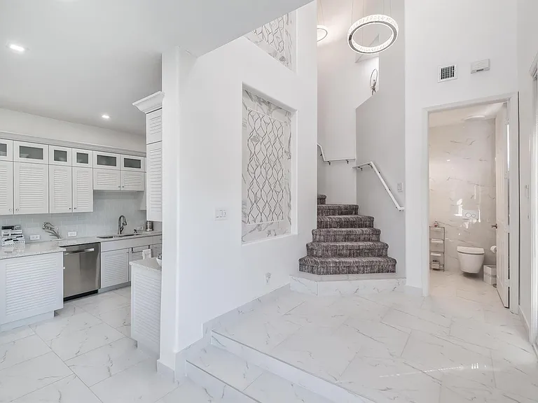 401 Resort Ln — Photo 10