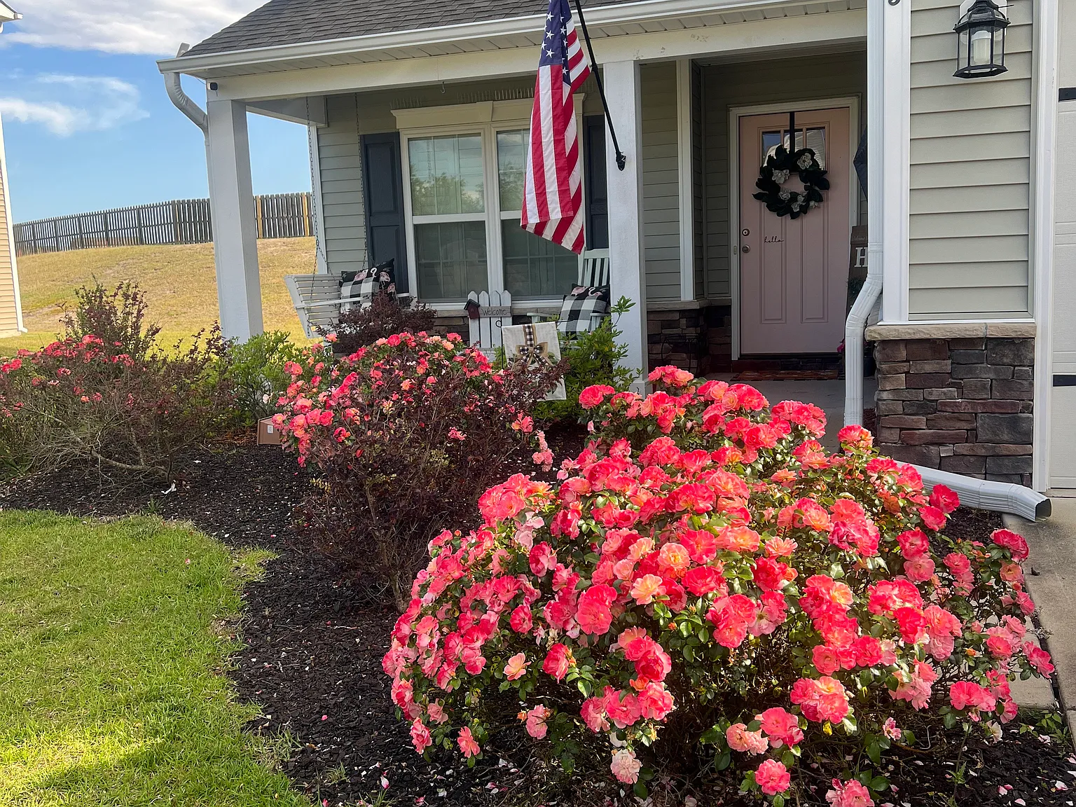 4 bed, 2.5 bath, 2020 sqft, $2,500 — Photo 2