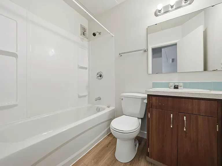 27 Vaughn St — Photo 14