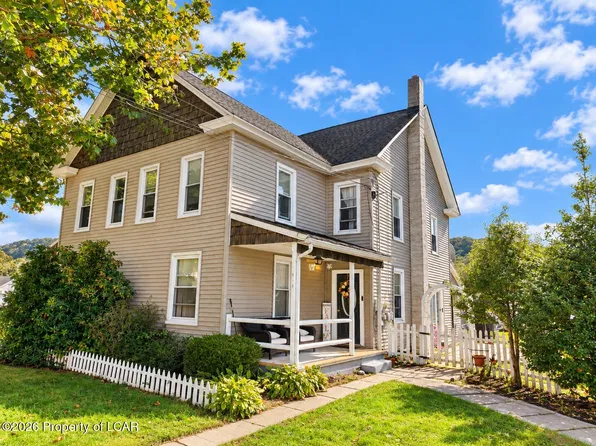 716-718 E 4th St, Nescopeck, PA 18635