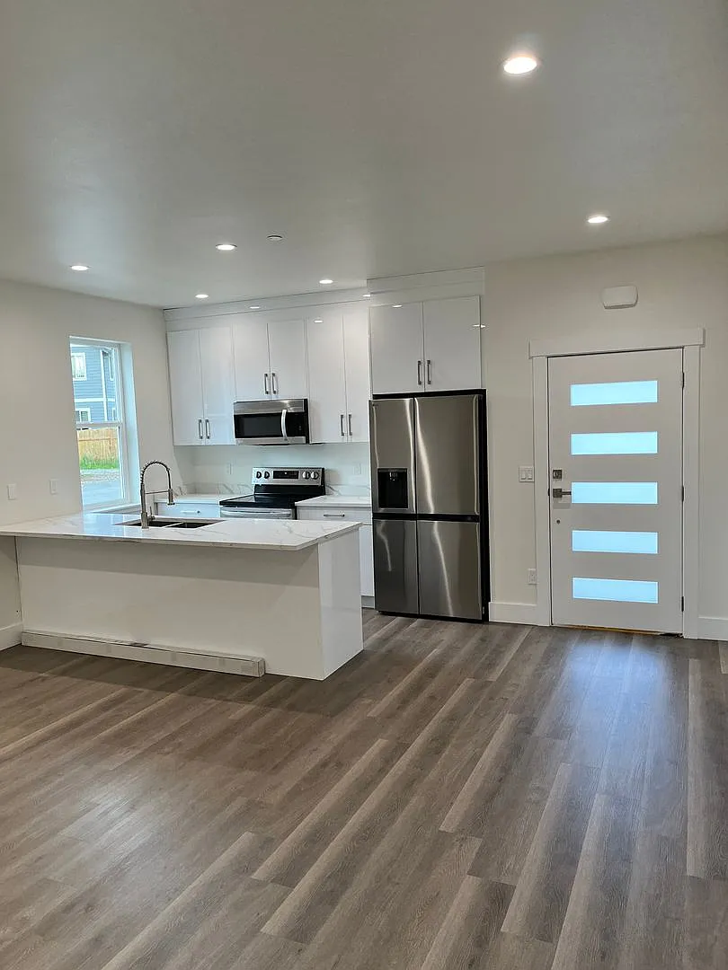 Brand New 3 bedroom, 2.5 Bath Townhomes — Photo 1