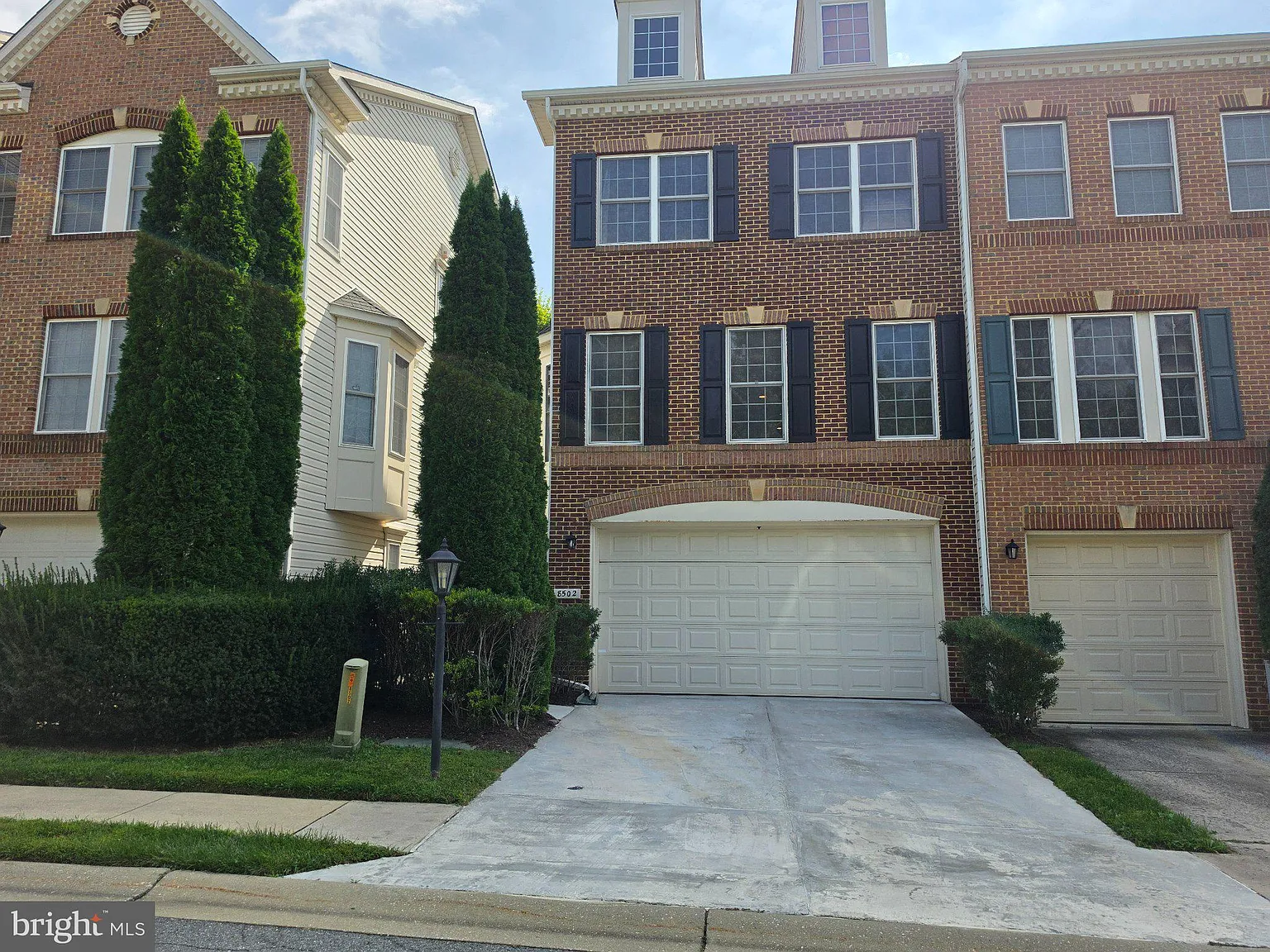 4 bed, 3.5 bath, 2048 sqft, $3,200 — Photo 2