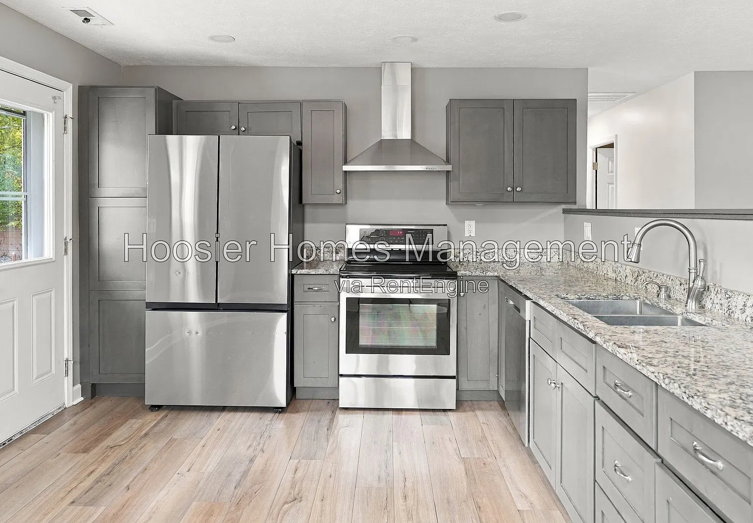 3 bed, 1.0 bath, 1053 sqft, $1,600 — Photo 4