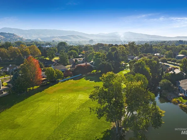 3541 N Plantation River Dr, Garden City, ID 83703