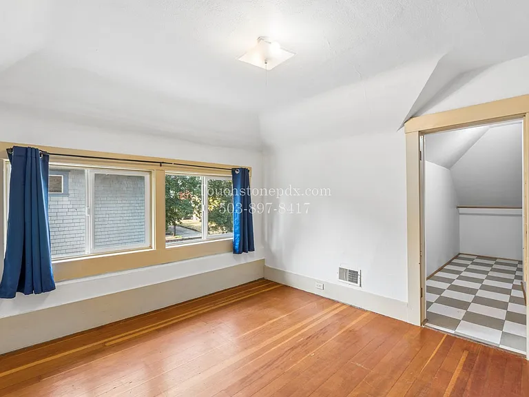 4315-4317 N Gantenbein Ave — Photo 22