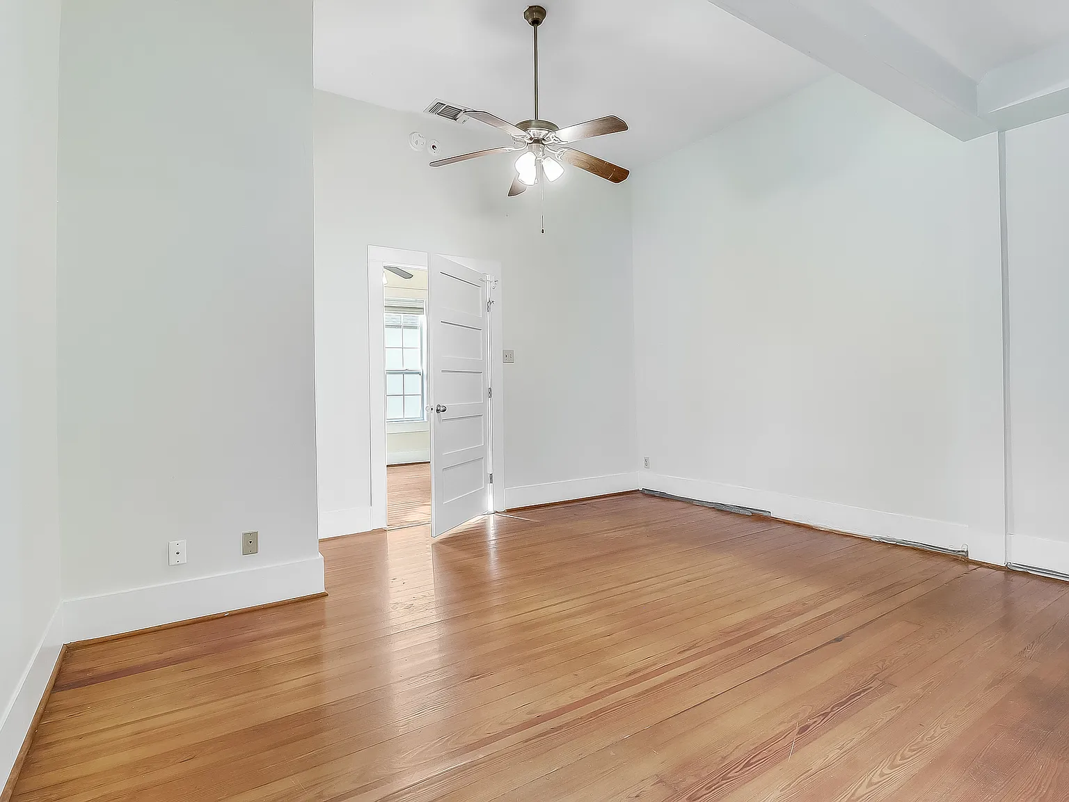 3 bed, 2157 sqft, $3,595 — Photo 4