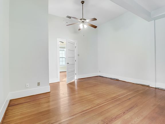 4th image of 609 W 35th St
